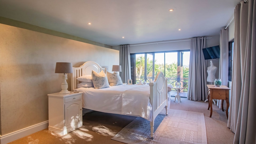 5 Bedroom Property for Sale in Beacon Bay Eastern Cape